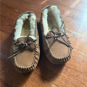 Ugg slippers size US 5.5